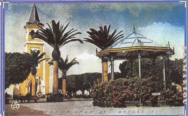 la Senia place principale avec son kiosque a musique et l eglise.jpg